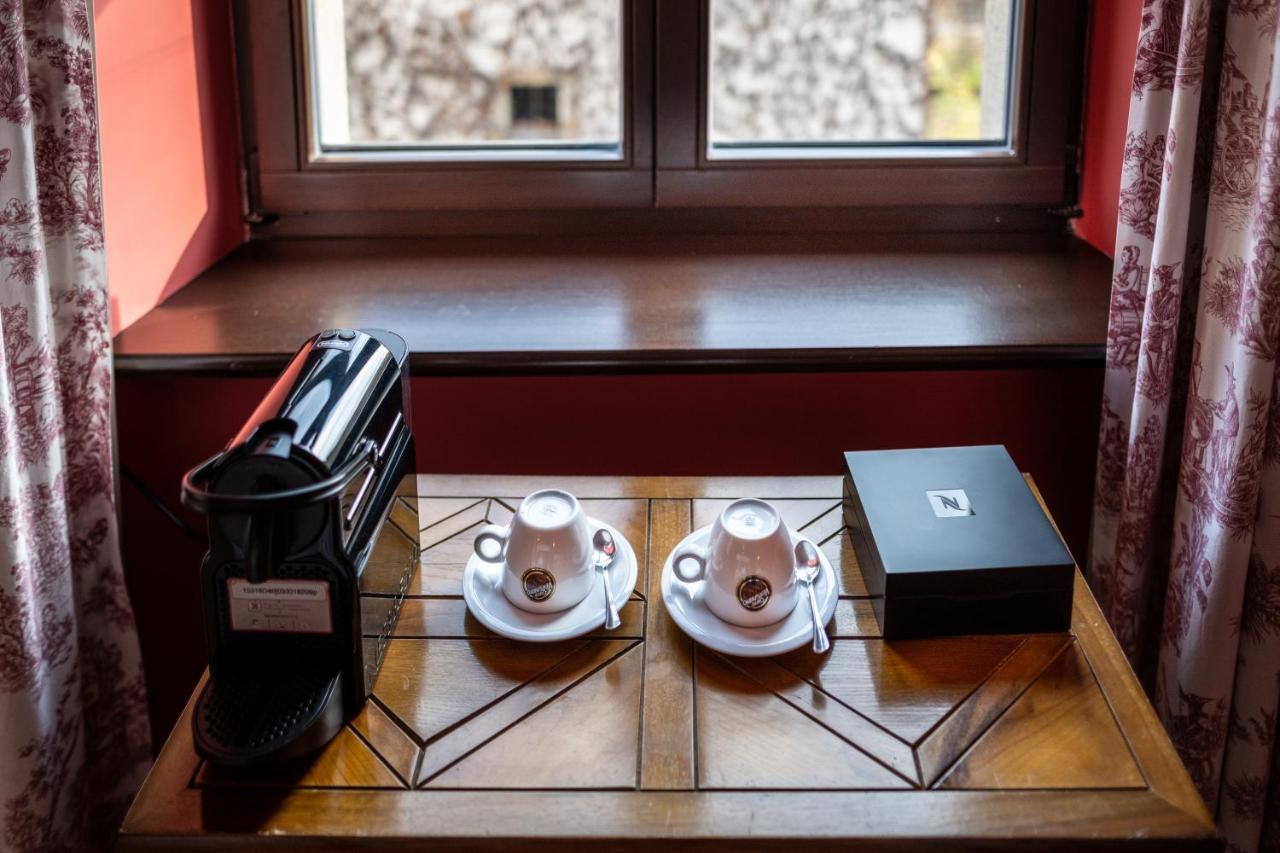 קרקוב Hotel Grodek מראה חיצוני תמונה A Nespresso machine in a hotel room