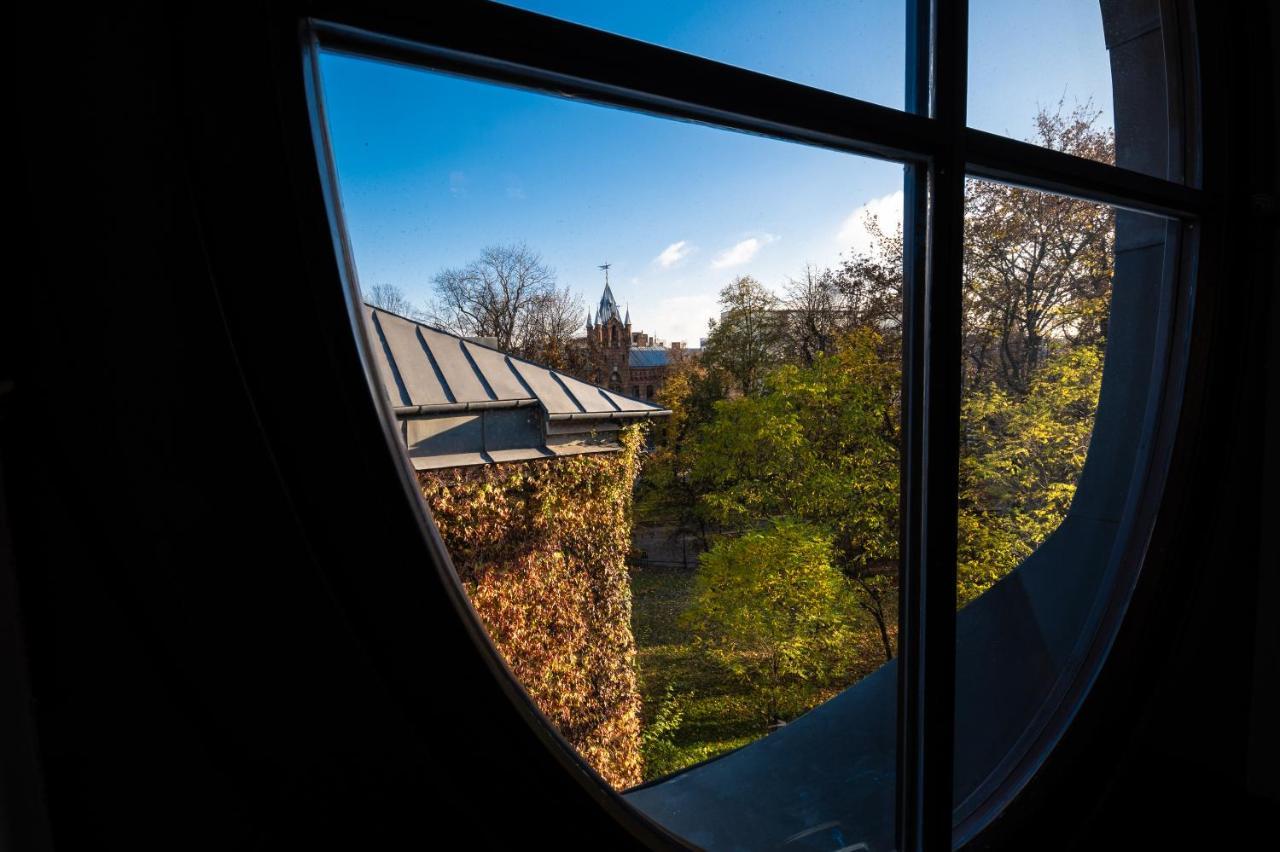 קרקוב Hotel Grodek מראה חיצוני תמונה View from the window of the house of the German ambassador to the United States, Richard Grenell, to the German embassy in Washington, D.C.