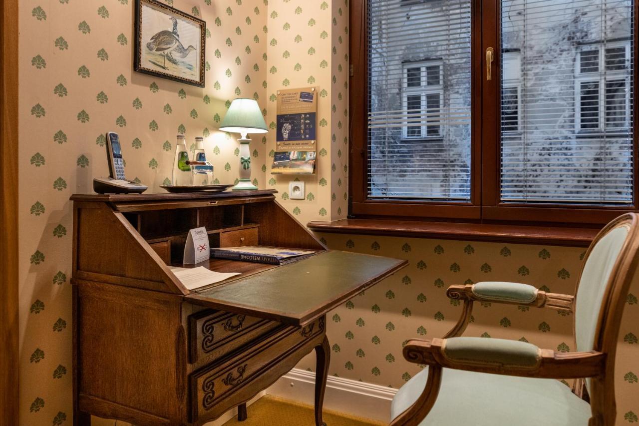 קרקוב Hotel Grodek מראה חיצוני תמונה A secretary desk