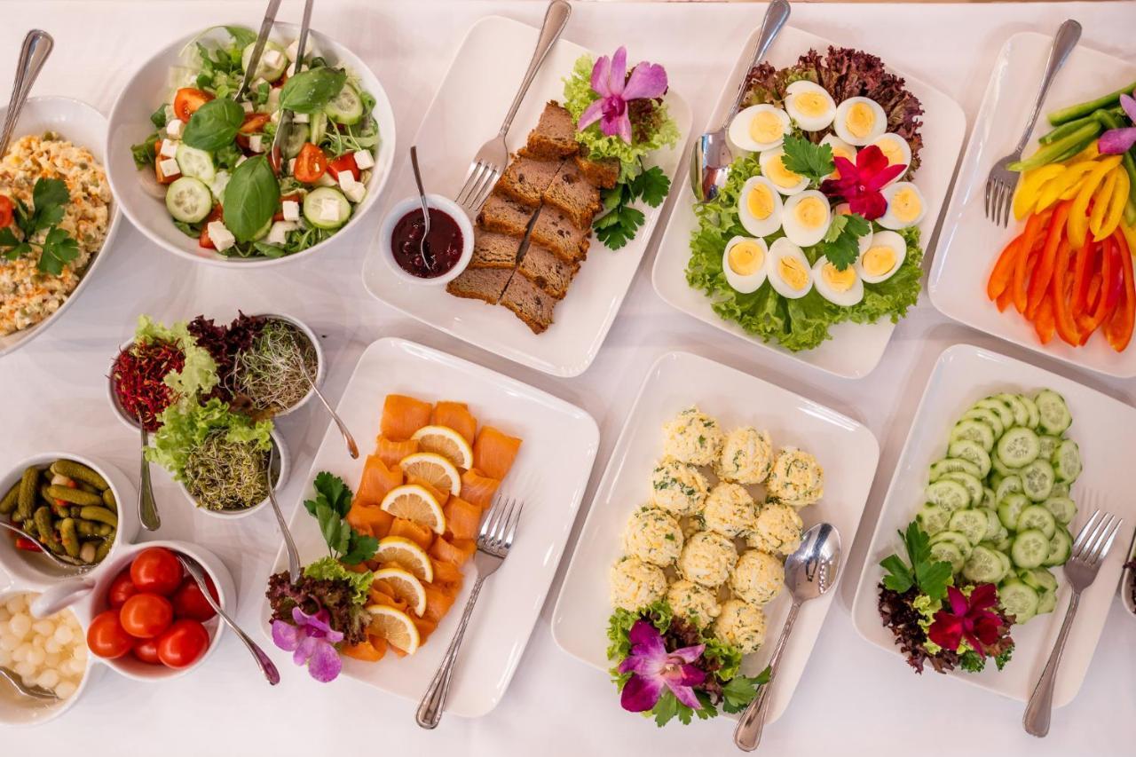 קרקוב Hotel Grodek מראה חיצוני תמונה A selection of German cold dishes