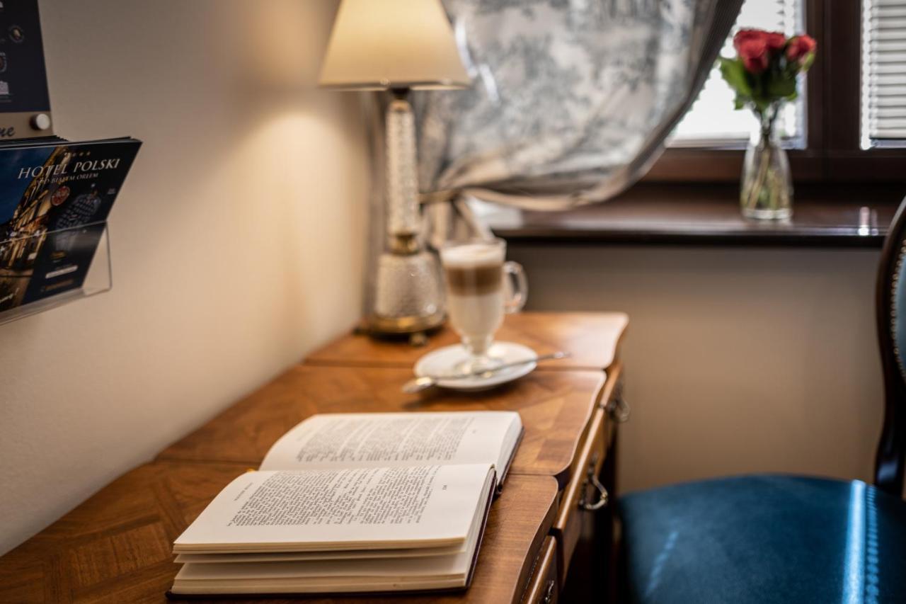 קרקוב Hotel Grodek מראה חיצוני תמונה A book on a table