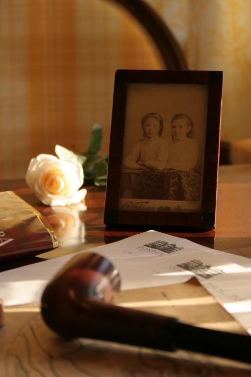 קרקוב Hotel Grodek מראה חיצוני תמונה A photograph of the 1918 wedding of the first two generations of the family