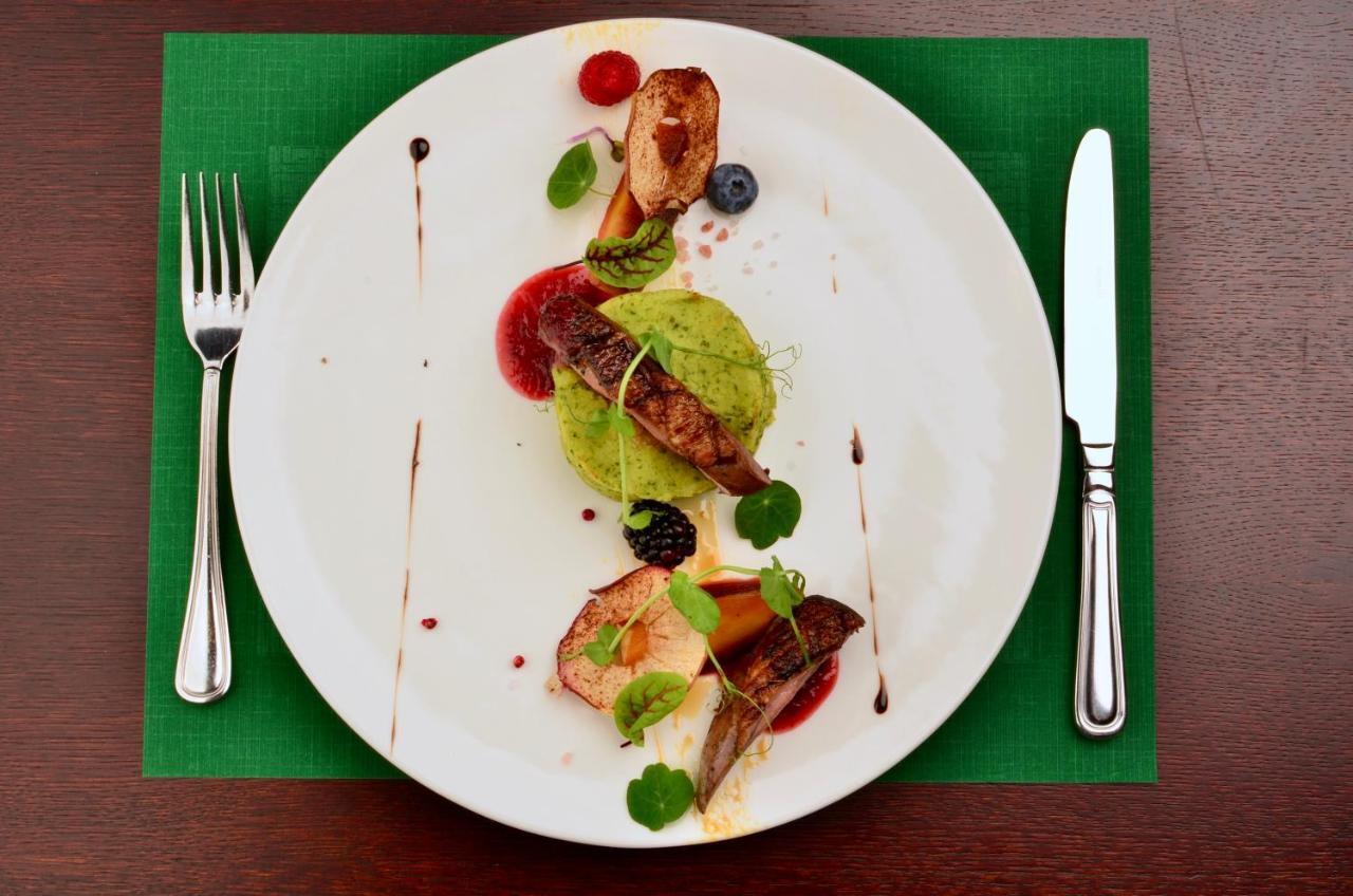 קרקוב Hotel Grodek מראה חיצוני תמונה A plate of food